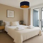 2 Bed Balcony Flat In Vauxhall