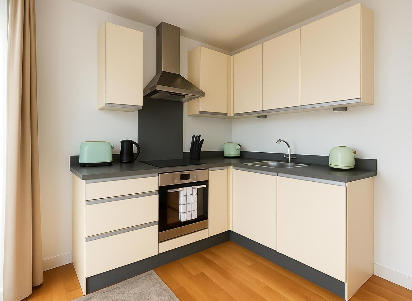 2 Bed Balcony Flat In Vauxhall Apartamento